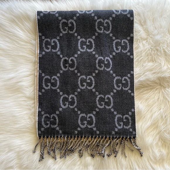 Gucci GG Monogram Grey/Ivory Reversible Wool Fringe Scarf + Box - Picture 3 of 10